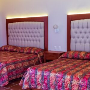 Habitación Queen 2 camas con A/C | Ideal para familias